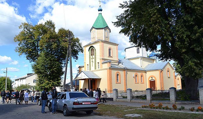 У сусідній області священник УПЦ МП подав в суд на мерію через заклики до об'єднання із ПЦУ