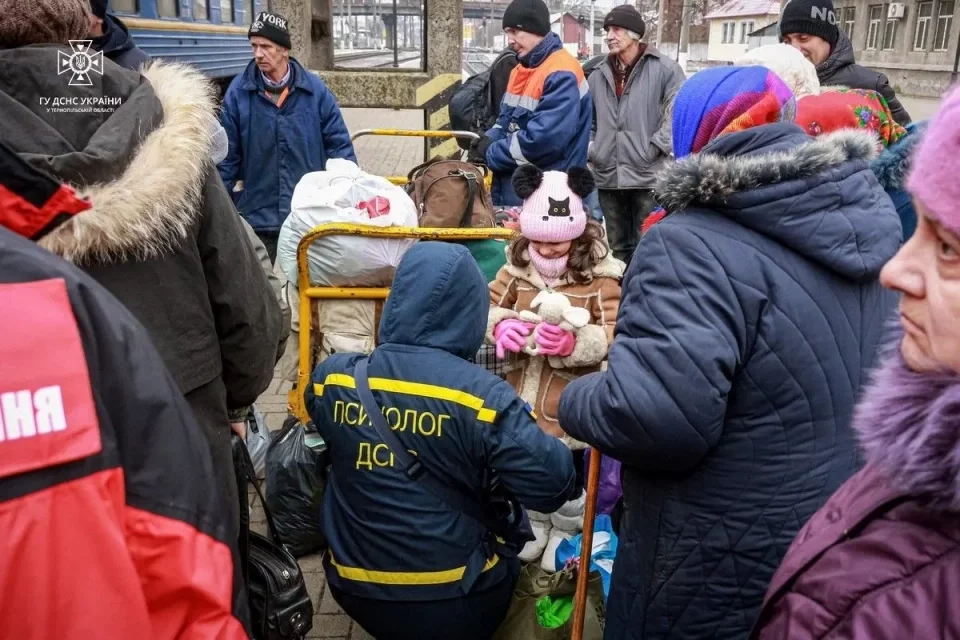 Евакуації рятує життя: з Донеччини до Тернополя прибув евакуаційний потяг 
