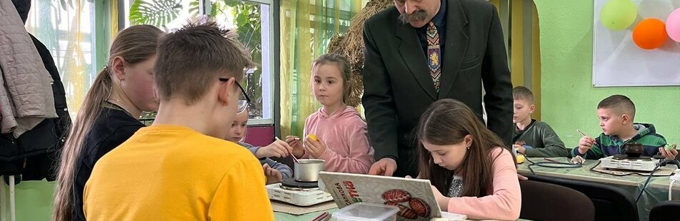 У Тернополі розпочалися безкоштовні навчання писанкарству для дітей і дорослих