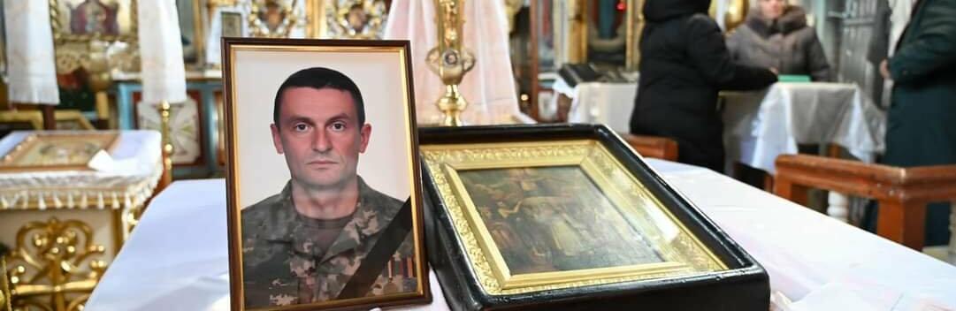 На Тернопільщині в останню дорогу провели загиблого воїна