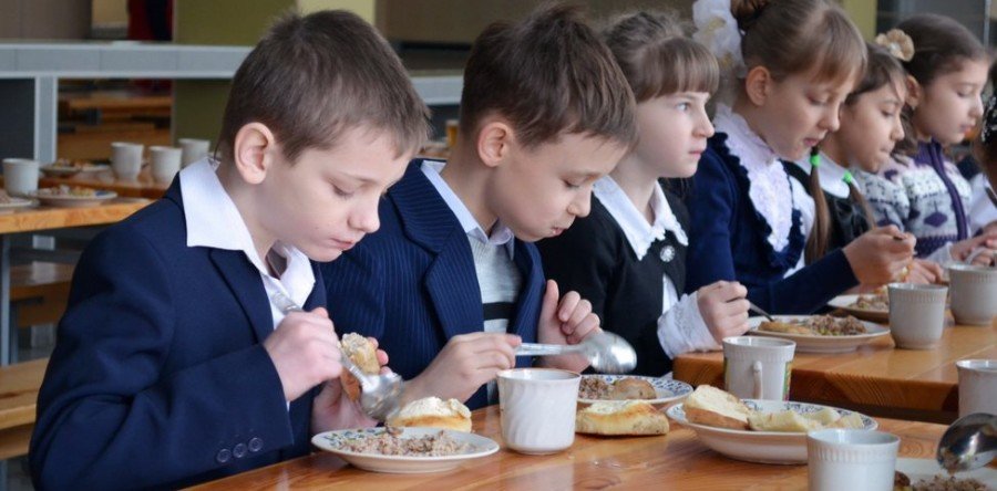У Тернополі запровадили безкоштовне харчування в школах для частини дітей: хто може скористатися пільгою