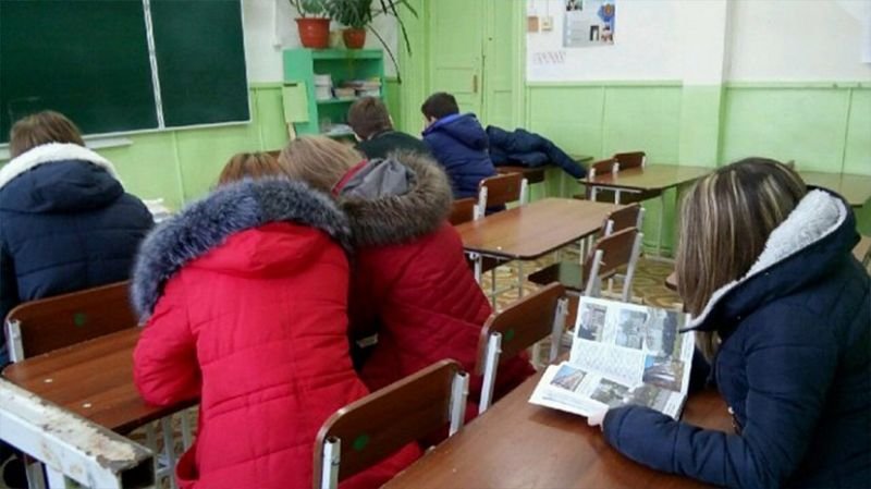 В Тернопільській ОВА відхрестилися від того, що в окремих громадах діти мерзнуть в школах через завершення опалювального сезону