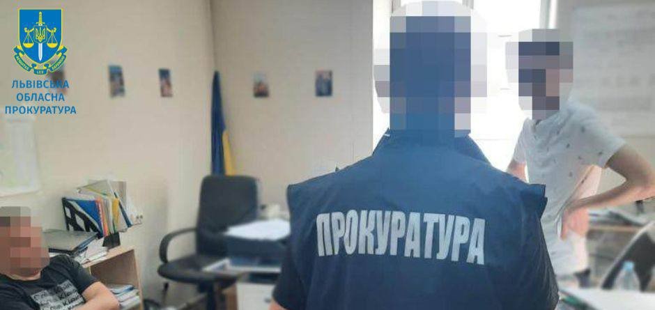 На хабарі викрито посадовця міської ради та його спільницю: інцидент стався у сусідній з Тернопільщиною області 