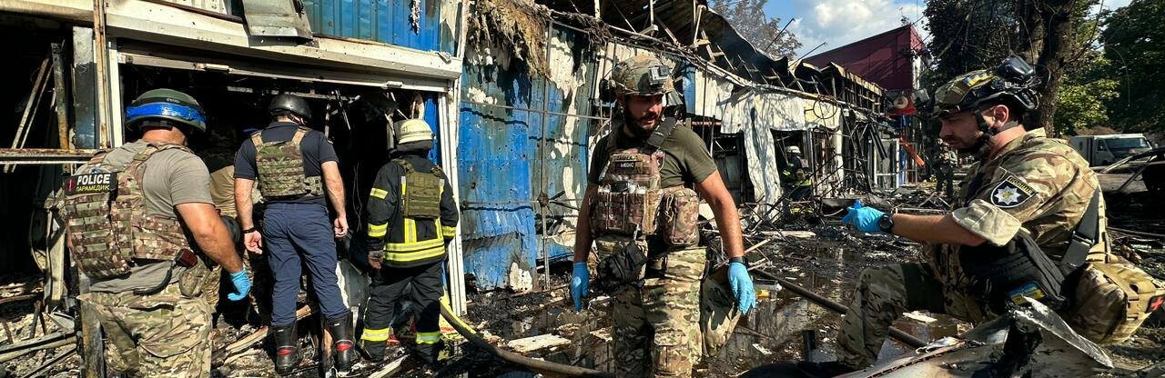 16 людей загинули, багато постраждалих: росіяни цинічно вгатили ракетами по мирному населенню 