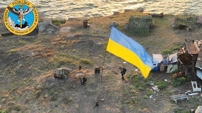 Як підіймали стяг України на Зміїному