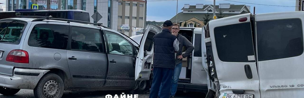 У Тернополі зіткнулося одразу 6 автомобілів