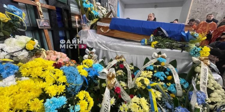 Тернопіль попрощався з загиблим Героєм Михайлом Проциком