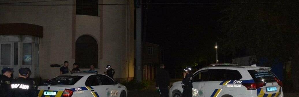 У сусідній з Тернопільщиною області чоловік влаштував стрілянину в центрі міста