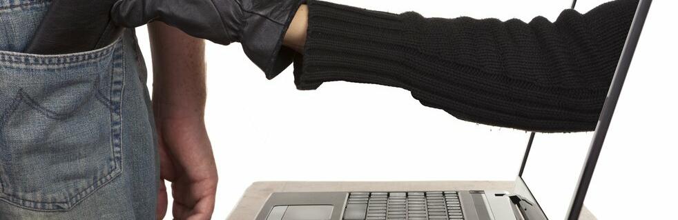 Жителька Тернопільщини втратила кошти, бо в її подруги був нікчемний пароль до профілю в соцмережах