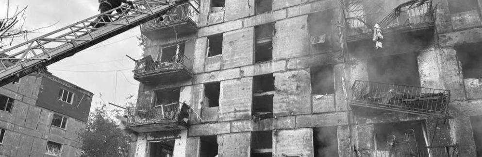 Троє загиблих: росіяни завдали ракетного удару по багатоповерхівці у Кривому  Розі