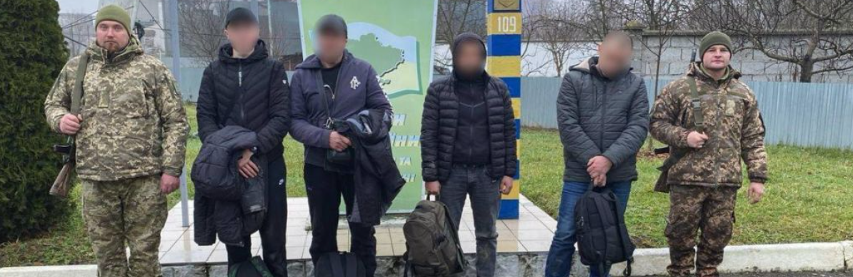 Четверо в одному човні: на заході України затримали відчайдушних порушників кордону 