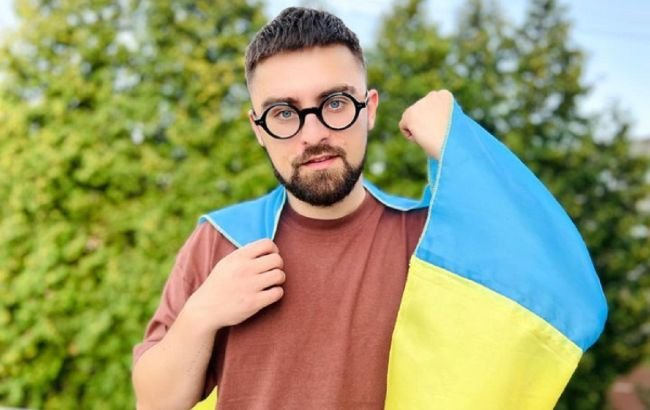 До мурашок: відомий шоумен вразив виконанням Гімну України на стадіоні