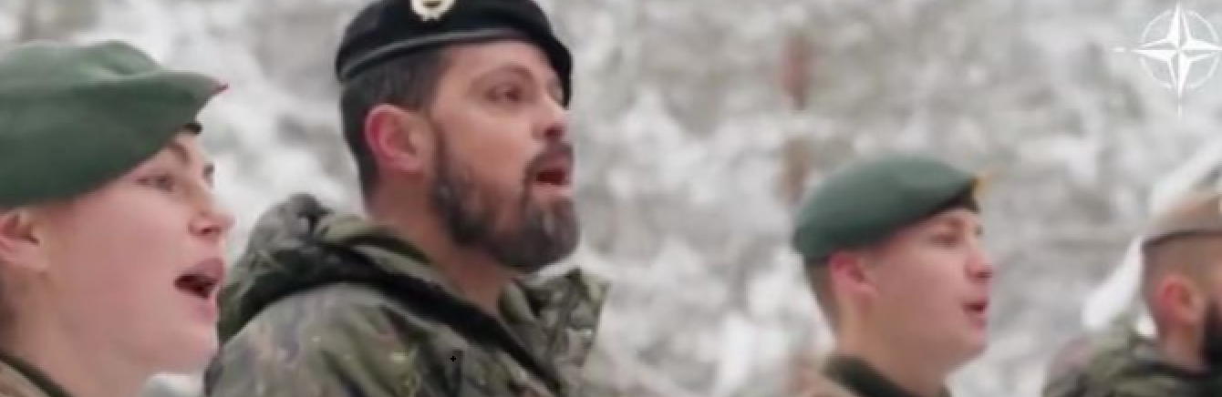Солдати НАТО  заспівали український 