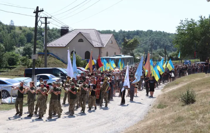 Сьогодні на Тернопільщині провели в останню дорогу захисника України
