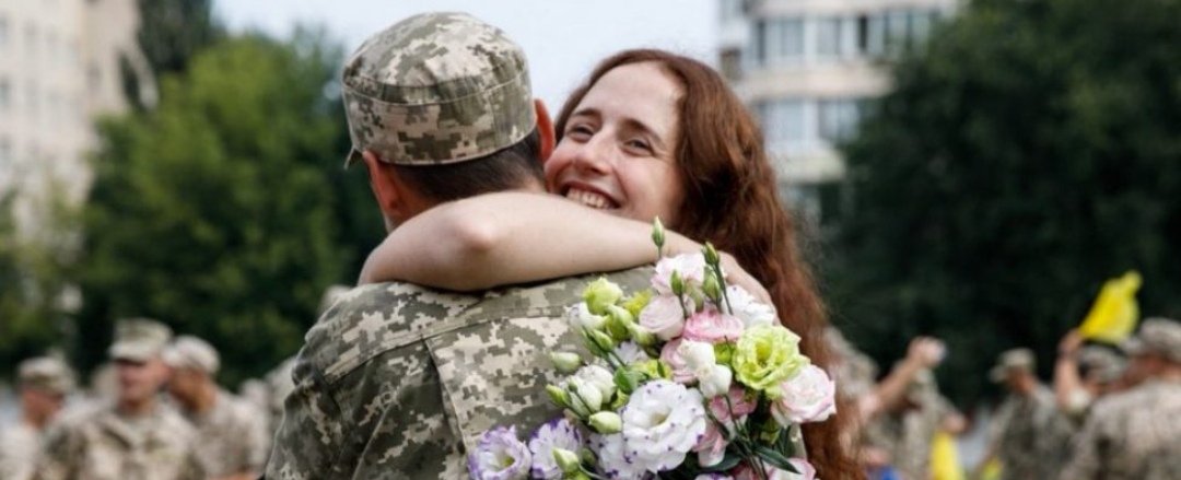 Коли чоловік - військовий: поради психолога жінкам про те, як зберегти стосунки та сім'ю у час війни