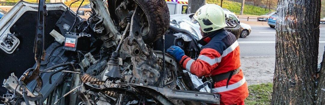 Авто зім'яло вщент, водій загинув на місці: сьогодні зранку сталася смертельна ДТП