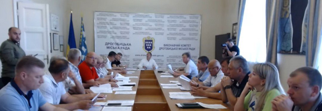 По сусідству з Тернопільщиною працівники ТЦК вручили повістку міському голові 