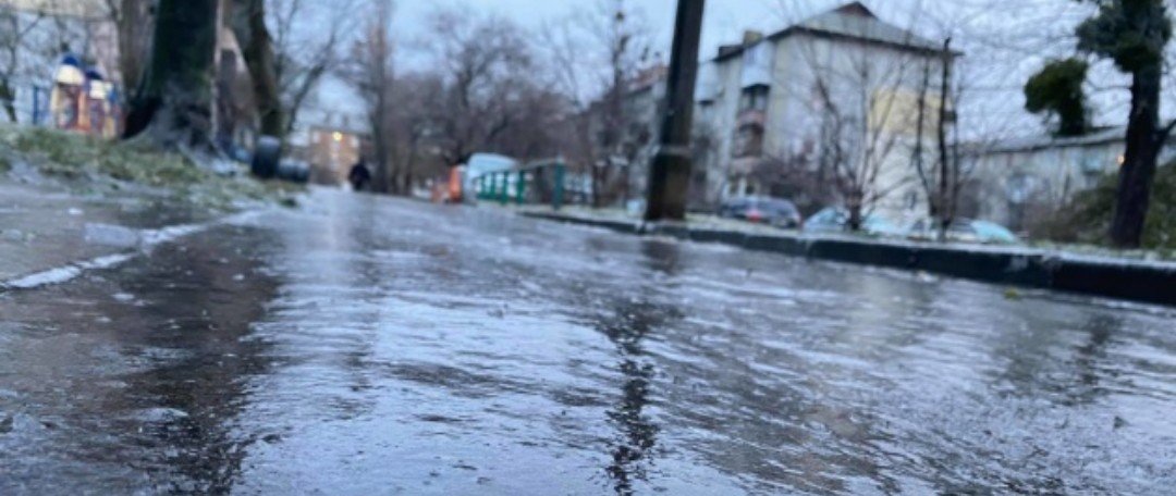 Багато снігу та ожеледиця: до України йде справжня зима 