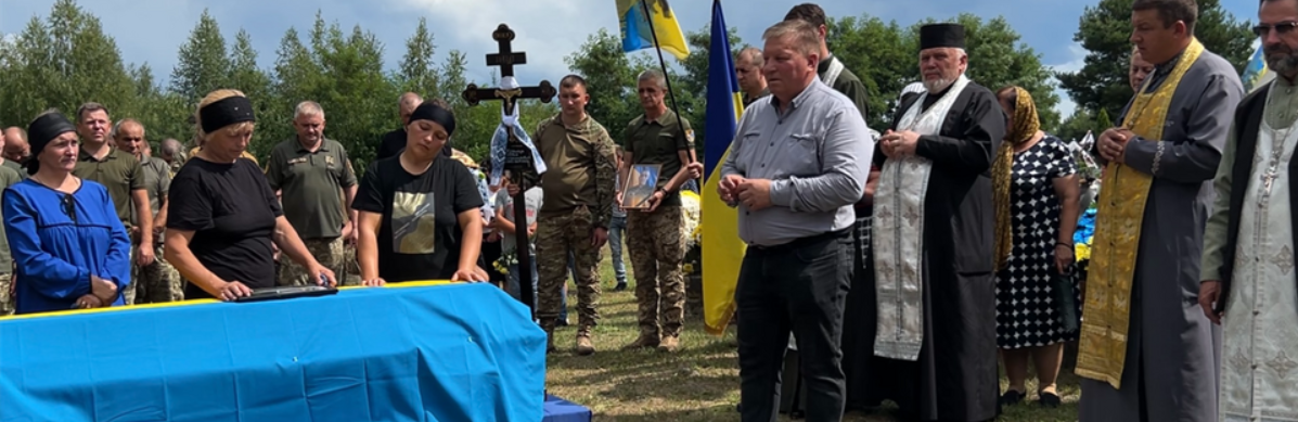 У сусідній з Тернопільщиною області представники ТЦК вручили повістку священнику УПЦ МП, який не відчинив храм для прощання зі загиблим Героєм