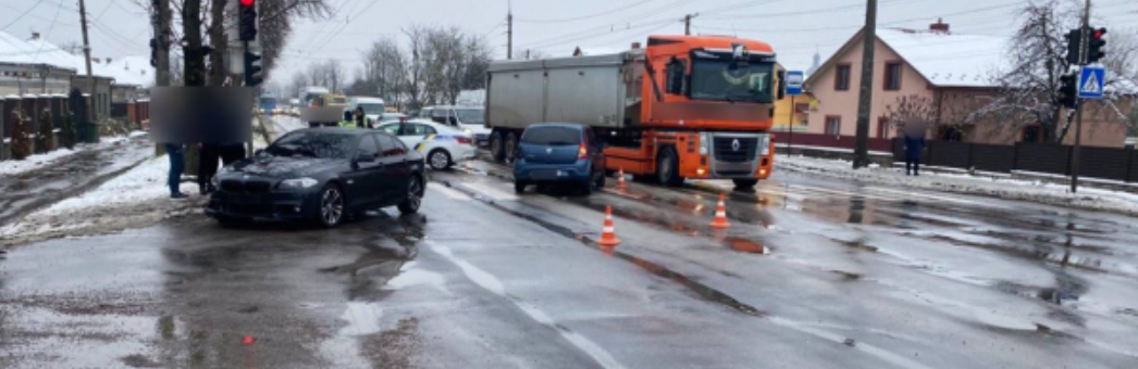 Негода дає про себе знати: у Тернополі на Микулинецькій аварія