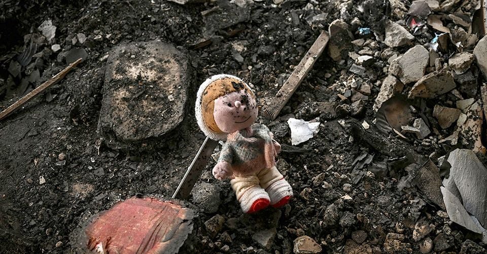  Російський терор довів 6-річну дитину до серцевого нападу, дитина померла:  її родина не хотіла евакуюватися