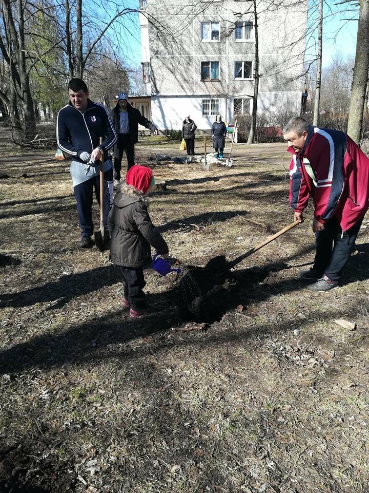 У Тернополі місцеві мешканці разом з ГО "Екоальянс" висадил..., фото-3 У Тернополі місцеві мешканці разом з ГО "Екоальянс" висадили більш як 100 молодих дерев (ФОТОФАКТ), фото-3