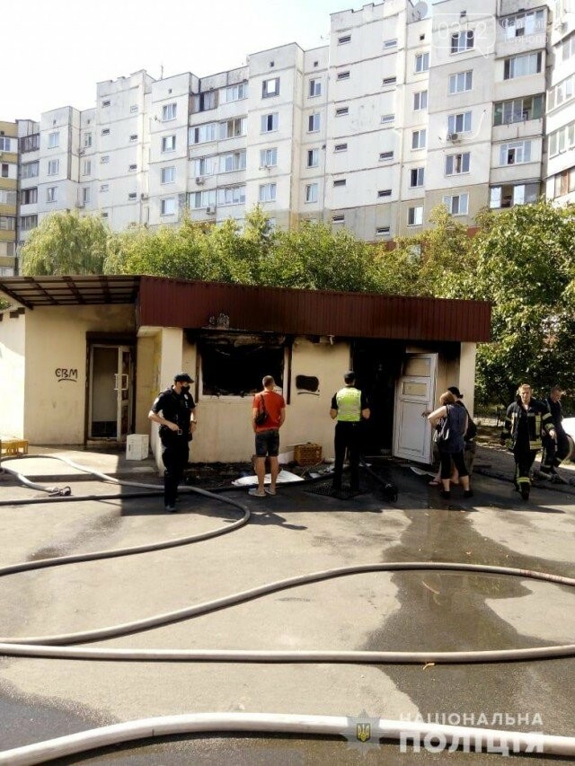 До чого доводять ревнощі: чоловік підпалив магазин і викину..., фото-1 До чого доводять ревнощі: чоловік підпалив магазин і викинувся з 7-го поверху (ФОТО, ВІДЕО), фото-1