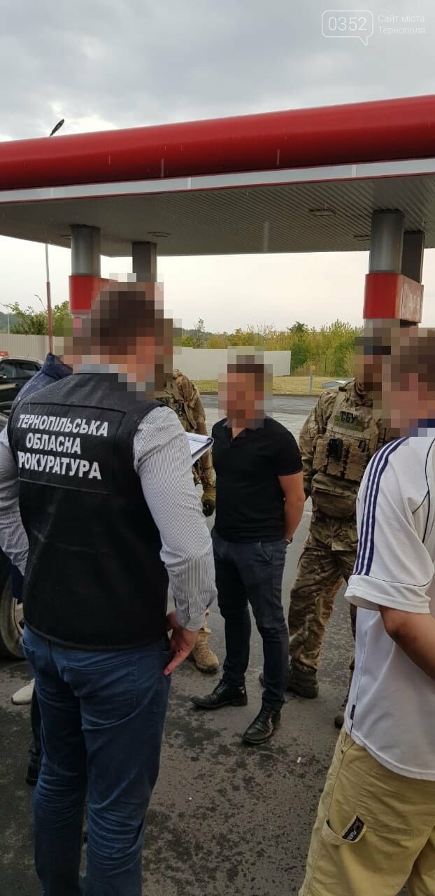 У Тернополі за рекет затримали податківця, його сина та дво..., фото-4 У Тернополі за рекет затримали податківця, його сина та двох спільників (ФОТО), фото-4