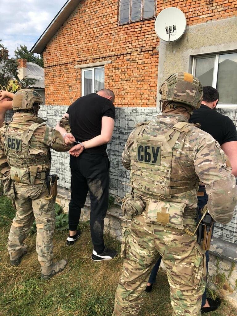 У Тернополі за рекет затримали податківця, його сина та дво..., фото-5 У Тернополі за рекет затримали податківця, його сина та двох спільників (ФОТО), фото-5