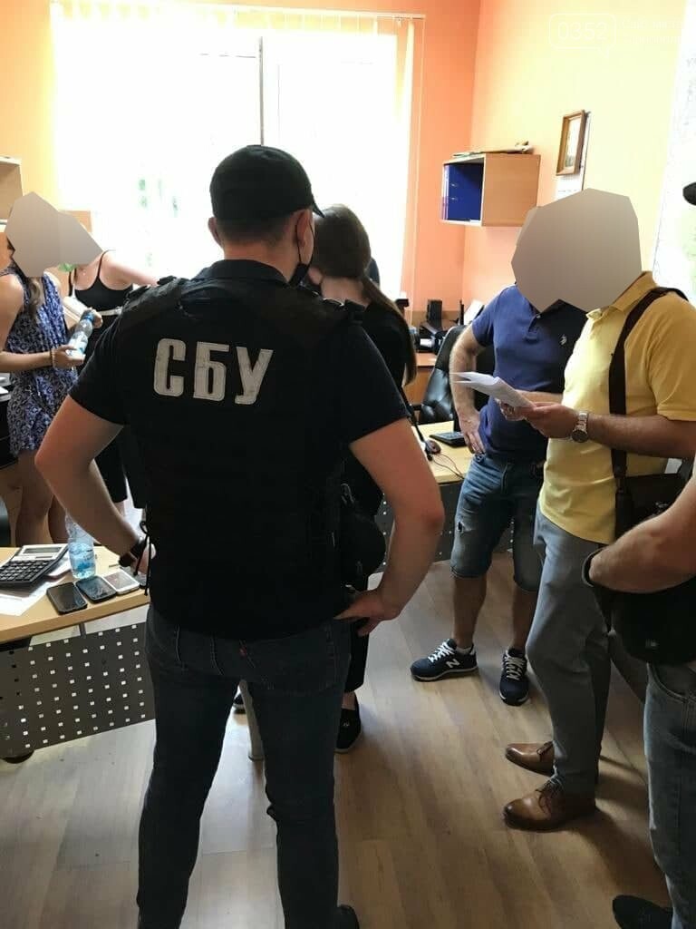 "Фальшивий ПЛР-тест, недорого": на Тернопільщині затримали групу осіб, що виготовляла фальшиві довідки (ФОТО), фото-1