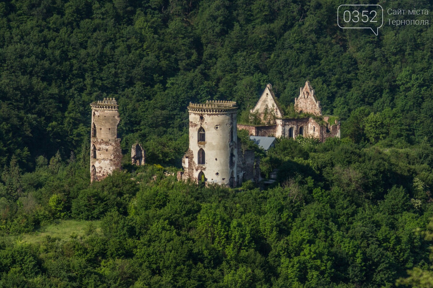 Замок на Тернопільщині потрапив у кадр нового кліпу дуету Джамали та Таяни