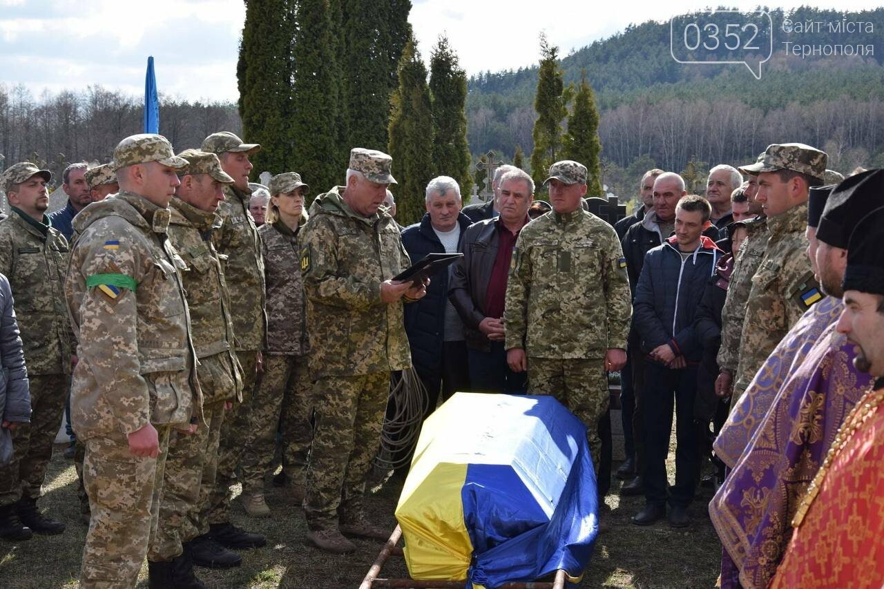 Вернувся з Польщі, щоб захищати Україну, і загинув: на Шумщині поховали Сергія Грищука