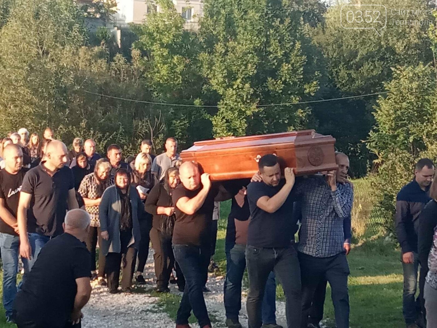 Сиротами лишилися двоє діток: на Тернопільщині поховали загиблого бійця