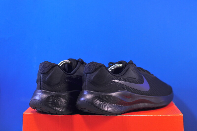 Кросівки Nike Revolution 7 Black FB2207-005 - Зображення 2