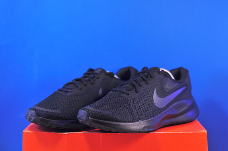 Кросівки Nike Revolution 7 Black FB2207-005 - Зображення 1