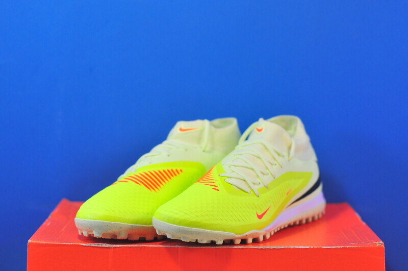 Сороканіжки Nike Phantom 6 High Academy TF HQ2277-800 - Зображення 1