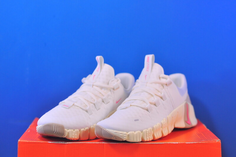 Кросівки Nike Free Metcon 5 DV3950-100 - Зображення 1