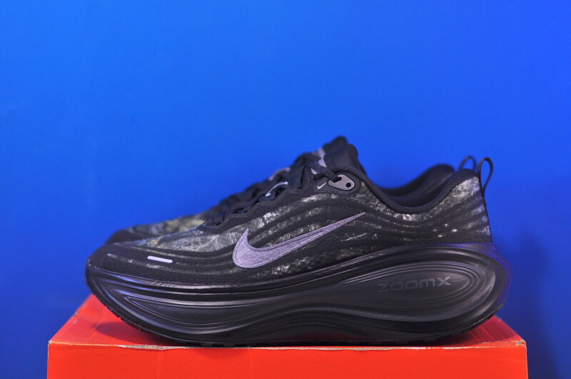 Кросівки Nike Vomero Plus IM3985-001