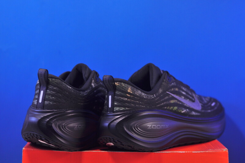 Кросівки Nike Vomero Plus IM3985-001 - Зображення 2