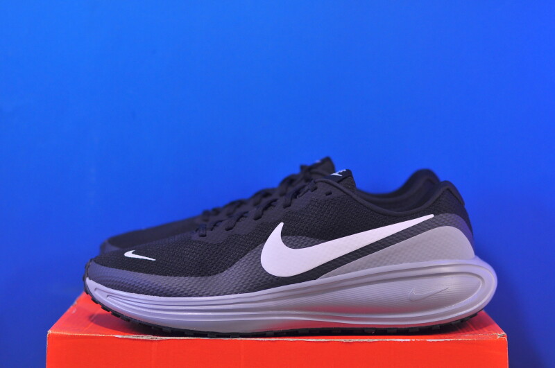 Кросівки Nike Revolution 8 HJ9198-008