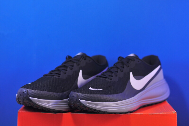 Кросівки Nike Revolution 8 HJ9198-008 - Зображення 1