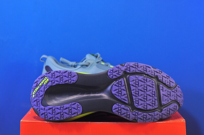 Кросівки Nike Vomero 18 GORE-TEX HQ7001-300 - Зображення 4