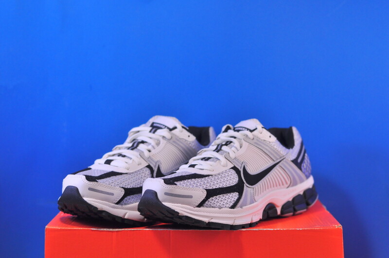 Кросівки Nike Air Zoom Vomero 5 Grey/White HQ1182-001 - Зображення 1