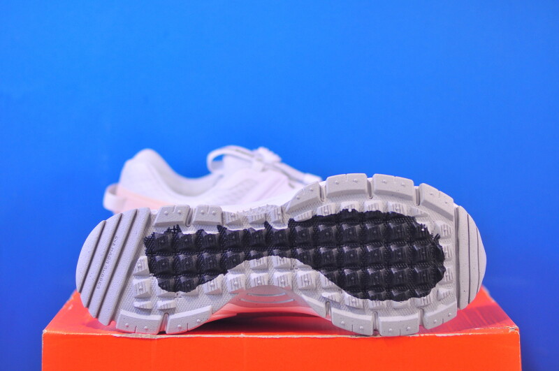 Кросівки Nike Zoom Vomero Roam HJ4646-100 - Зображення 4