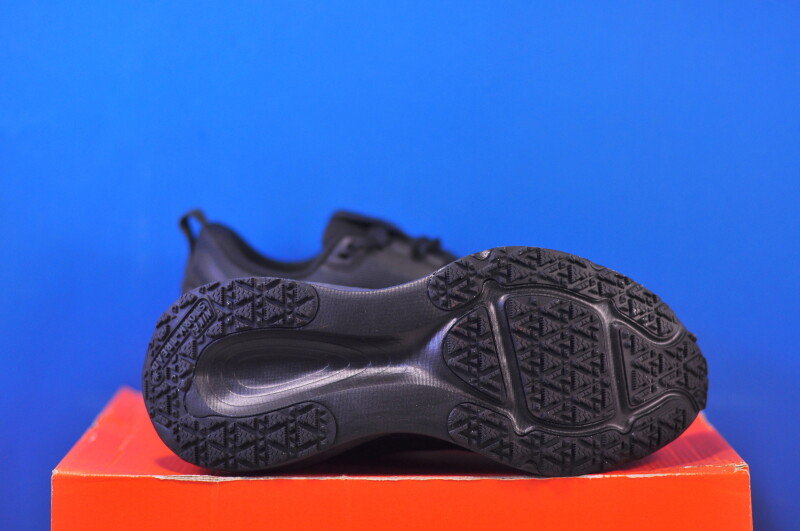 Кросівки Nike Vomero 18 Gtx Black HQ7001-001 - Зображення 4