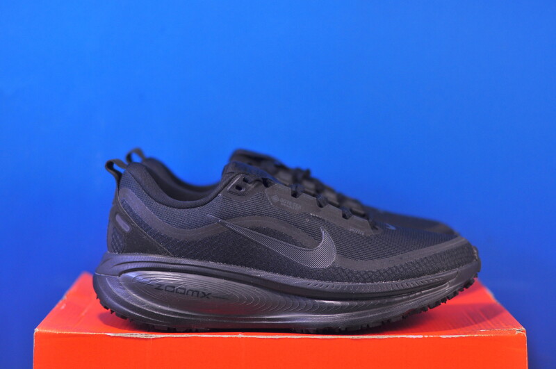 Кросівки Nike Vomero 18 Gtx Black HQ7001-001 - Зображення 3