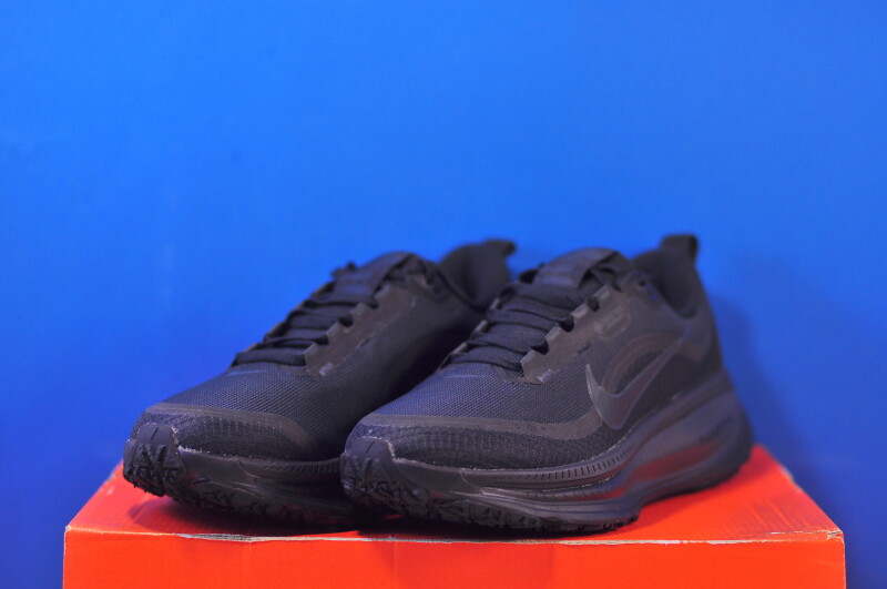 Кросівки Nike Vomero 18 Gtx Black HQ7001-001 - Зображення 1