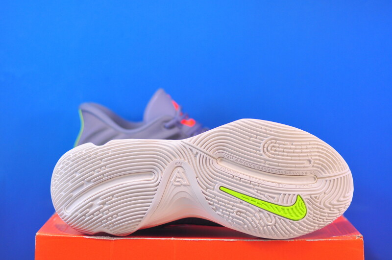 Кросівки Nike Giannis Immortality 4 Basketball Shoes FQ3680-011 - Зображення 4