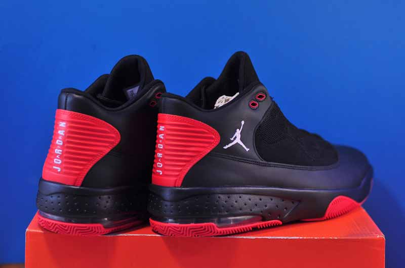 Кросівки Nike Air Jordan Max Aura 2 Black/Red CK6636-060 - Зображення 2
