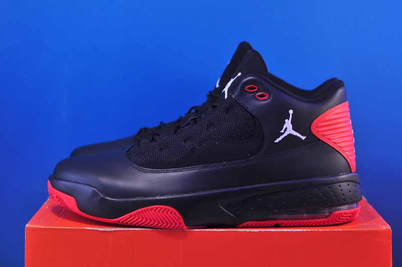 Кросівки Nike Air Jordan Max Aura 2 Black/Red CK6636-060 - Зображення 4